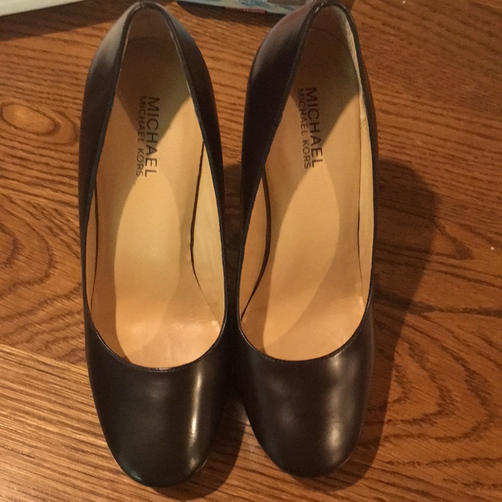 COPY - Women’s Chocolate Brown leather pumps by Michael Kors size 7 medium H-1